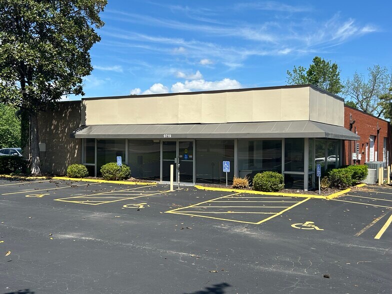 Primary Photo Of 9719 Olive Blvd, Olivette Medical For Lease