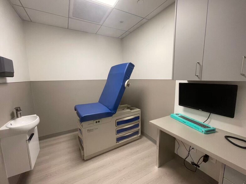 More Photos Of 849 53rd St, Brooklyn Medical For Lease