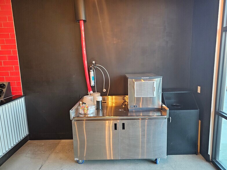 More Photos Of 1287 N Canyon Creek Pky, Spanish Fork General Retail For Lease