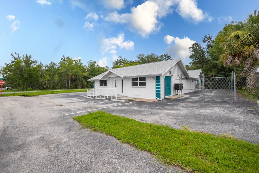 More Photos Of 708 NE 6th St, Crystal River Medical For Sale