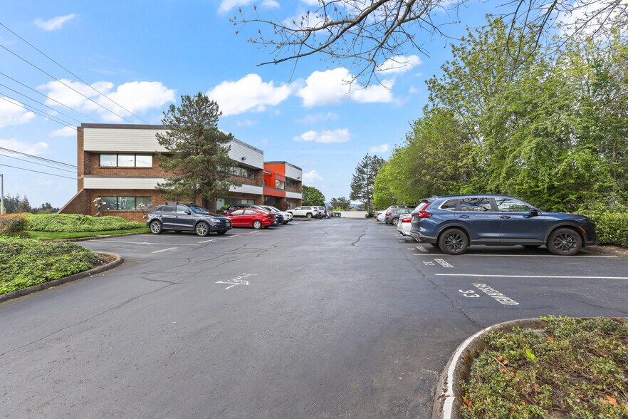 More Photos Of 11501 SW Pacific Hwy, Tigard Office For Lease