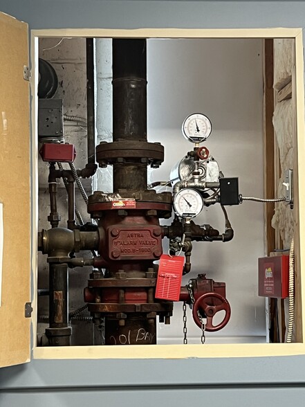 More Photos Of 201 Bay St, Midland Industrial For Lease