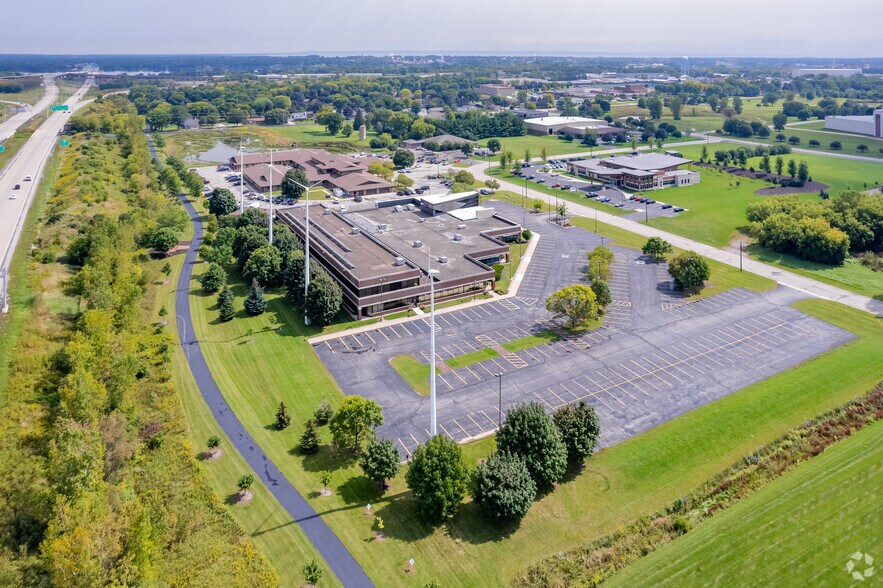 More Photos Of 1451 McMahon Dr, Neenah Office For Sale