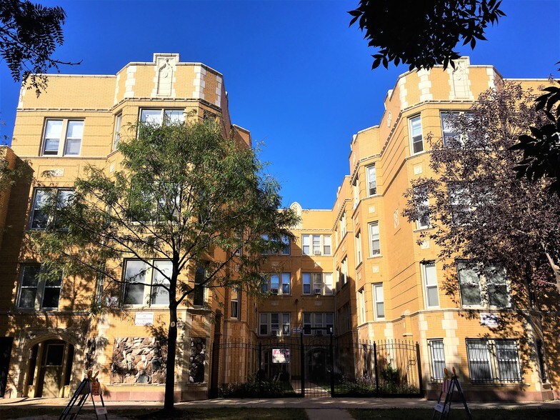 Primary Photo Of 5400 W Madison St, Chicago Apartments For Sale