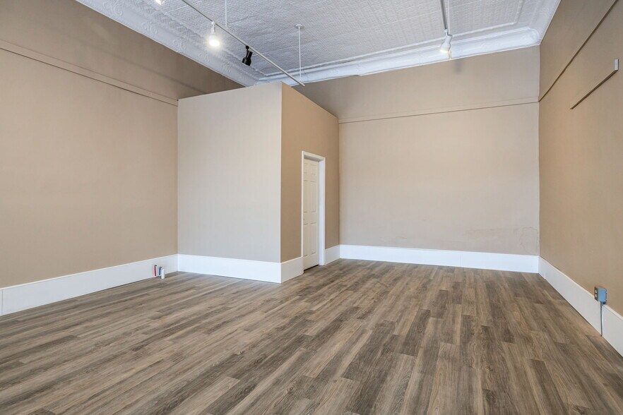 More Photos Of 24 #3 South Andrews Ave, Hot Springs Office For Sale