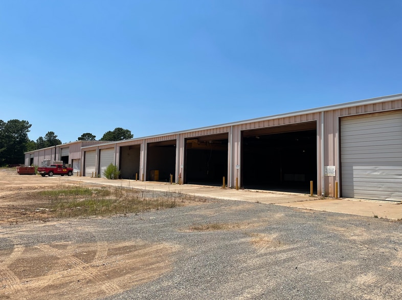 More Photos Of 413 S Eastman Rd, Longview Warehouse For Lease