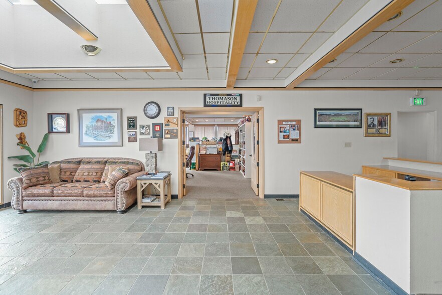 More Photos Of 206 NE 7th St, Grants Pass Office For Sale