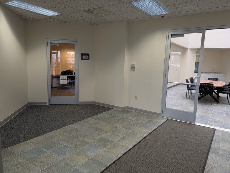 More Photos Of 258 Corporate Dr, Madison Office For Lease