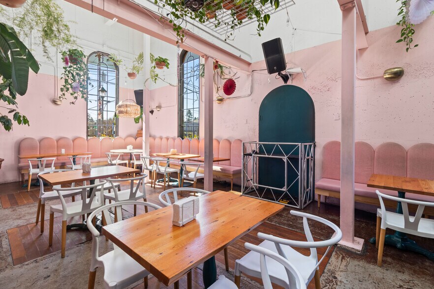 More Photos Of 2703 NE Alberta St, Portland Restaurant For Sale