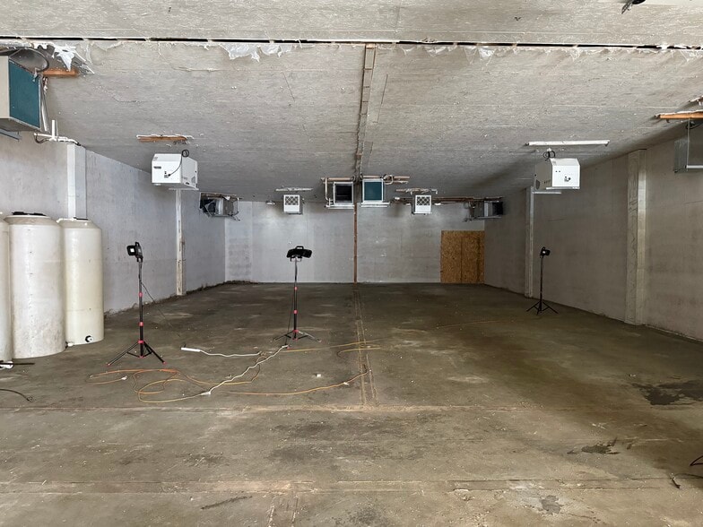 More Photos Of 3332 14th St, Los Angeles Warehouse For Lease