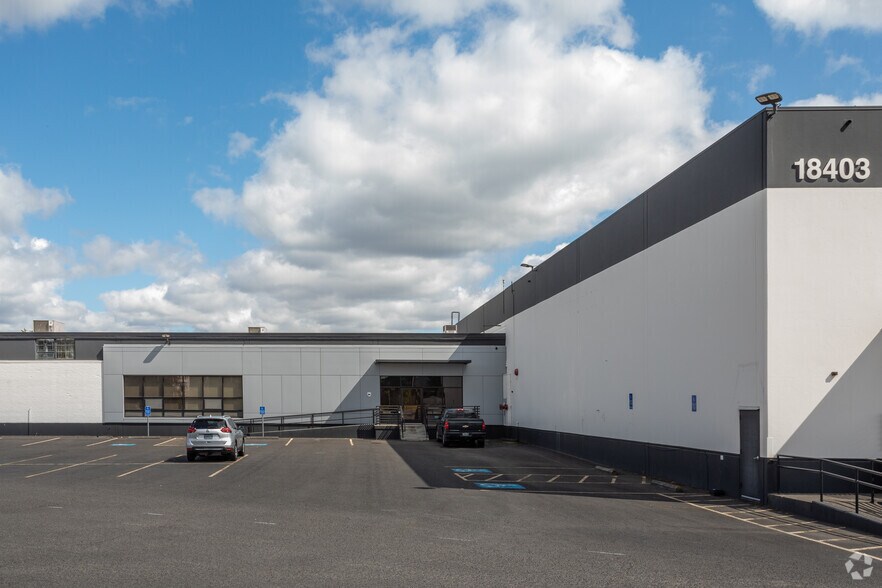 More Photos Of 18285-18557 NE Halsey St, Portland Distribution For Lease