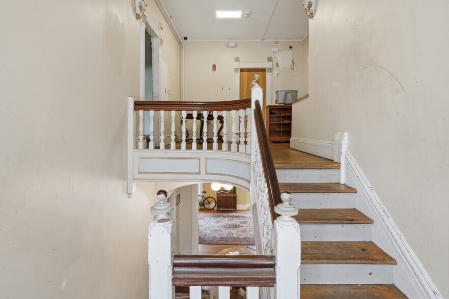 More Photos Of 40 S Hamilton St, Poughkeepsie Apartments For Sale