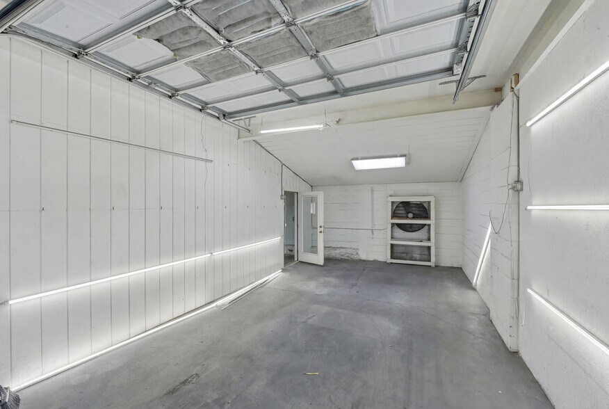 More Photos Of 546 Brehl Ave, Columbus Showroom For Lease