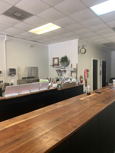 More Photos Of 13510-13520 Perkins Rd, Baton Rouge Storefront Retail Office For Lease