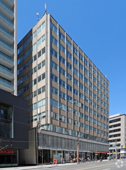 More Photos Of 790 Bay St, Toronto Medical For Lease