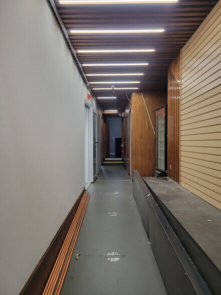 More Photos Of 13617 38th Ave, Flushing Storefront Retail Office For Lease