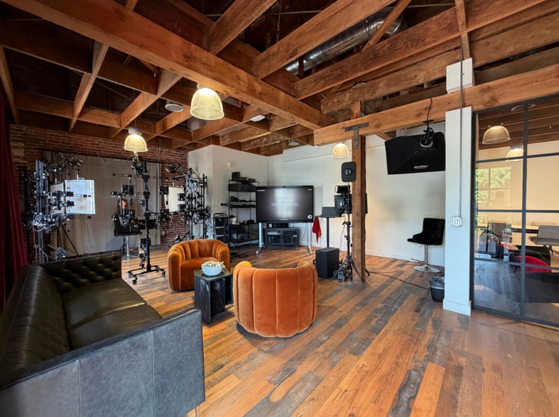 More Photos Of 58 Windward Ave, Venice Storefront Retail Office For Lease