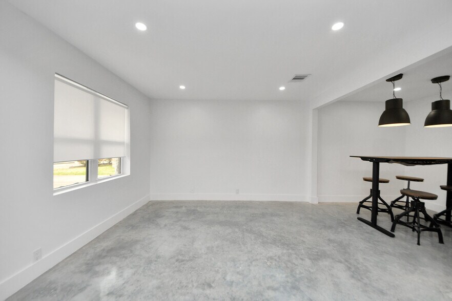More Photos Of 4738 W. Alabama, Houston Loft Creative Space For Lease