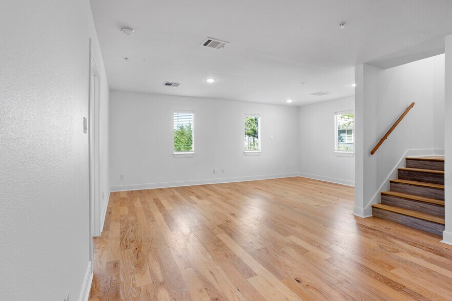 More Photos Of 319 Eastwood St, Houston Apartments For Sale