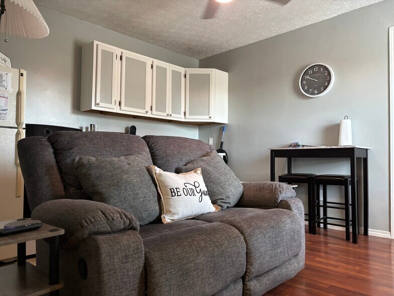 More Photos Of 206 W Main St, Mc Arthur Flex For Sale