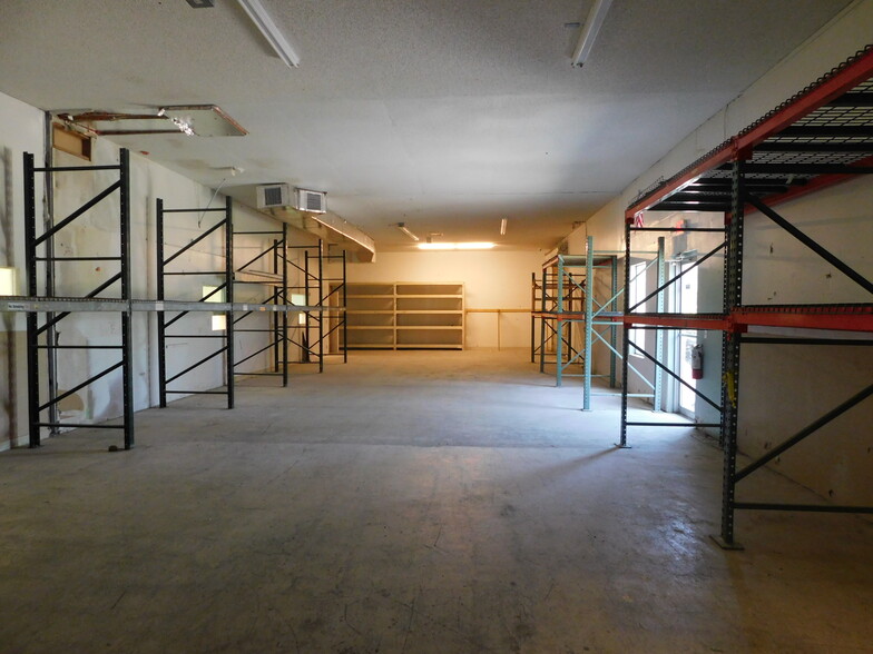 More Photos Of 5070 Industry Dr, Melbourne Manufacturing For Lease