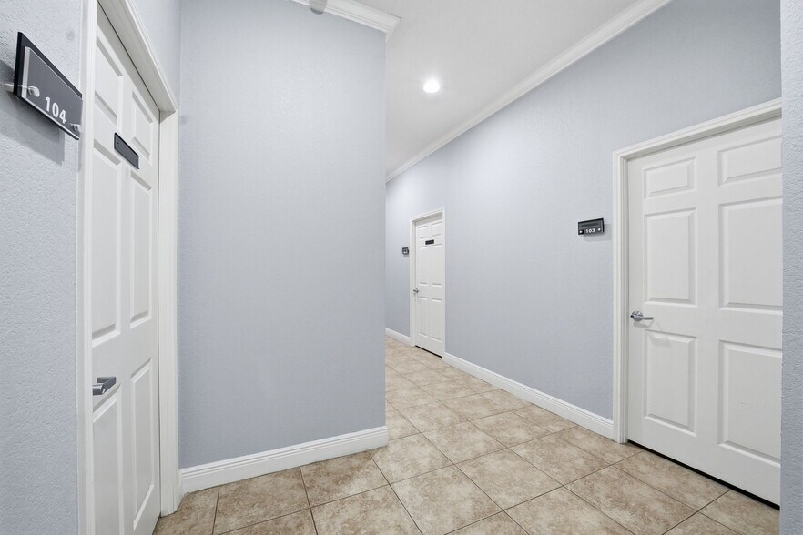 More Photos Of 15303 Huebner Rd, San Antonio Medical For Sale