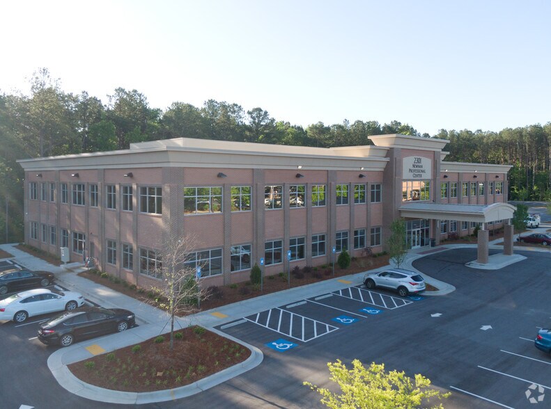 Primary Photo Of 2301 Newnan Crossing Blvd, Newnan Medical For Lease