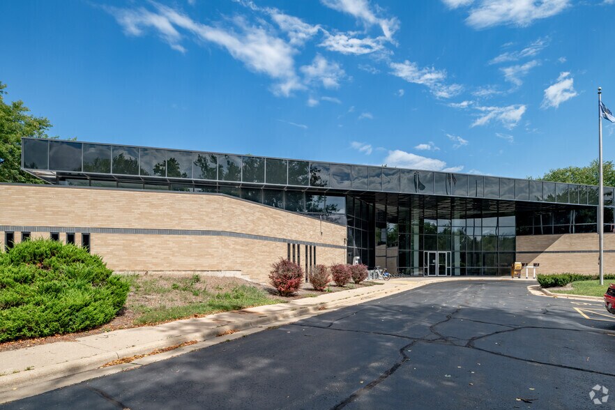 More Photos Of 575 W Madison St, Waterloo Loft Creative Space For Lease