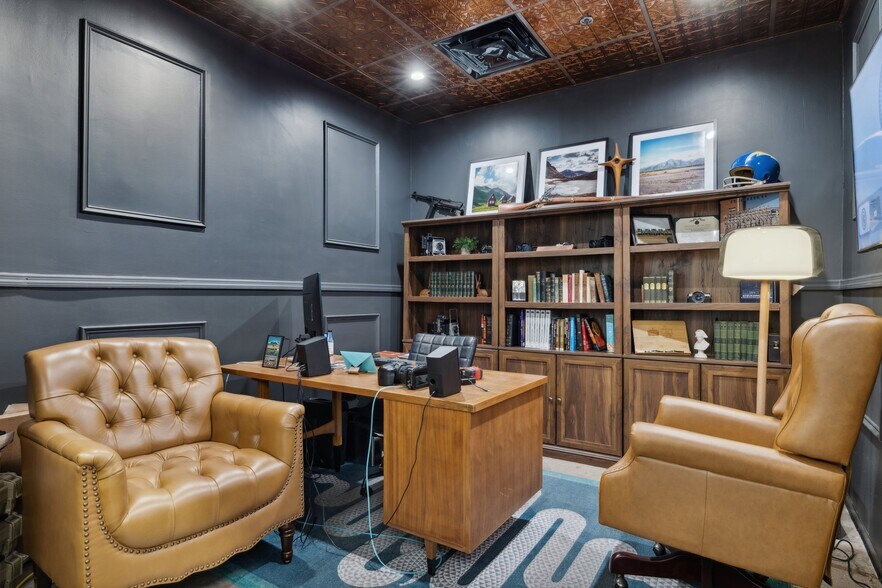 More Photos Of 14201 N Hayden Rd, Scottsdale Light Distribution For Lease