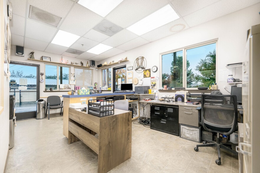 More Photos Of 17548 Penn Valley Dr, Penn Valley Auto Repair For Sale