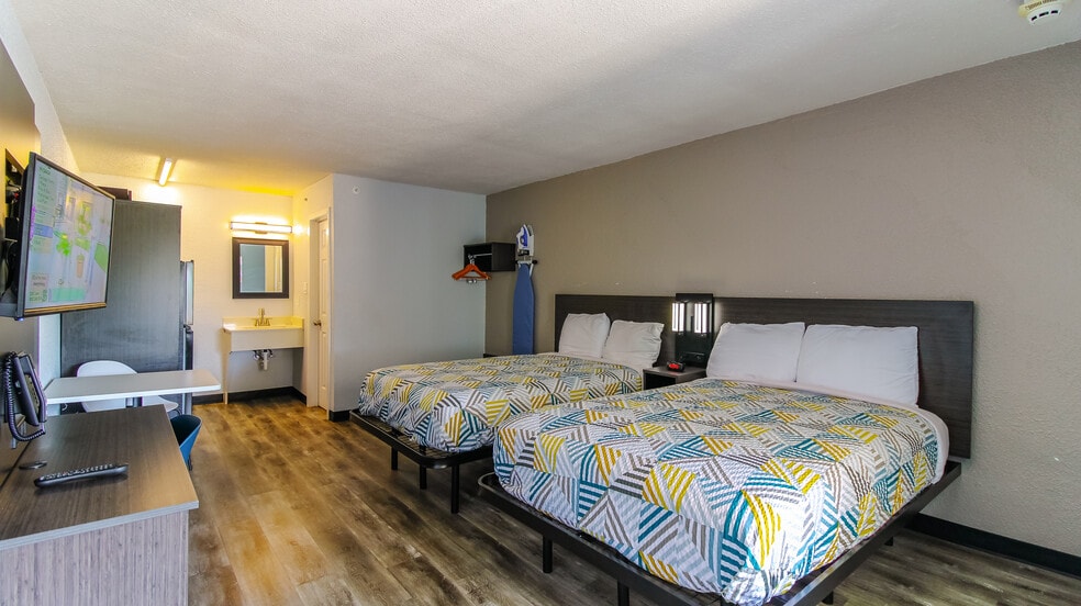 More Photos Of 110 E Highway 6, Alvin Hotel For Sale