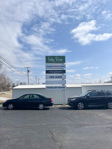 More Photos Of 1008 W Farmer St, Ozark Warehouse For Lease