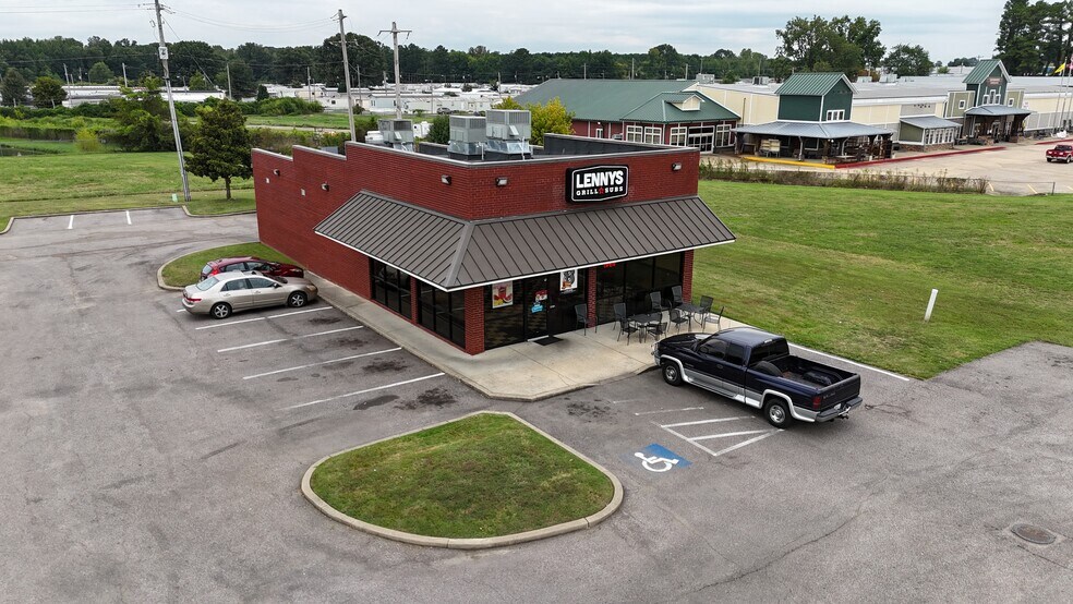 Primary Photo Of 8265 US Highway 51 N, Millington Fast Food For Sale
