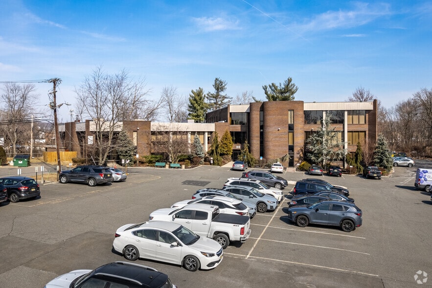 More Photos Of 30 Galesi Dr, Wayne Office For Lease