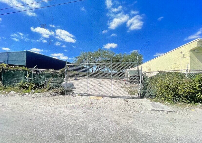 More Photos Of 4330 NW 35th ct, Miami Land For Lease