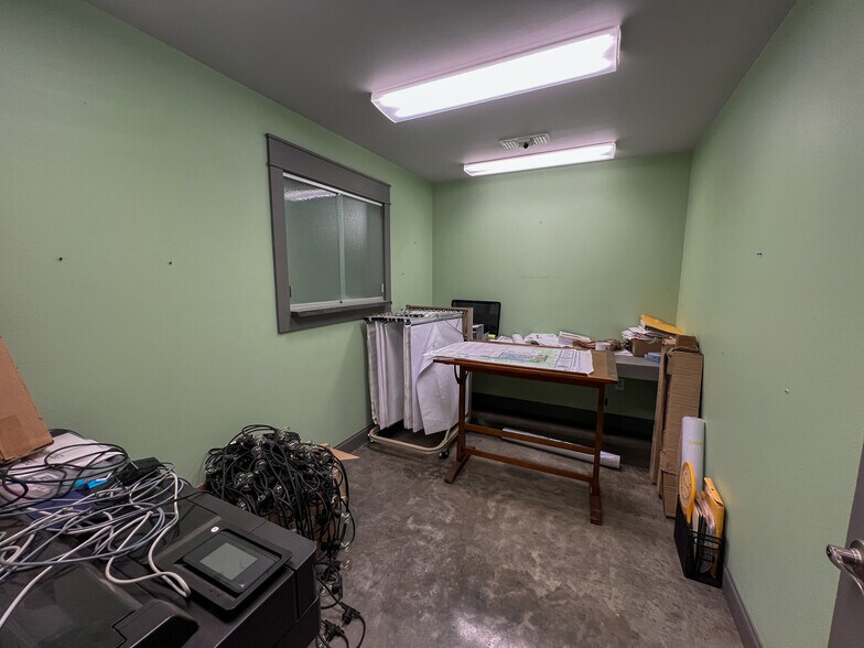 More Photos Of 39509 I-55 Service Rd, Ponchatoula Light Distribution For Lease