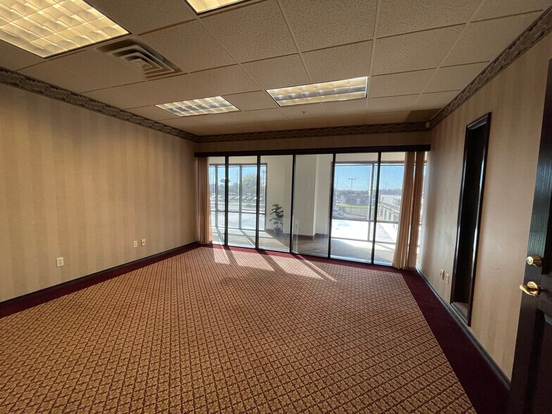 More Photos Of 931 S 9th St, Bismarck Loft Creative Space For Sale