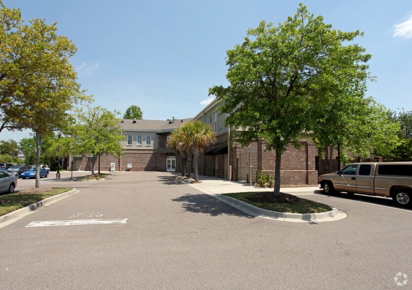 More Photos Of 210 Seven Farms Dr, Daniel Island Office For Lease