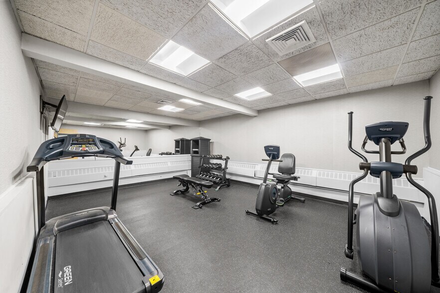 More Photos Of 21700 West Rd, Woodhaven Hotel For Sale