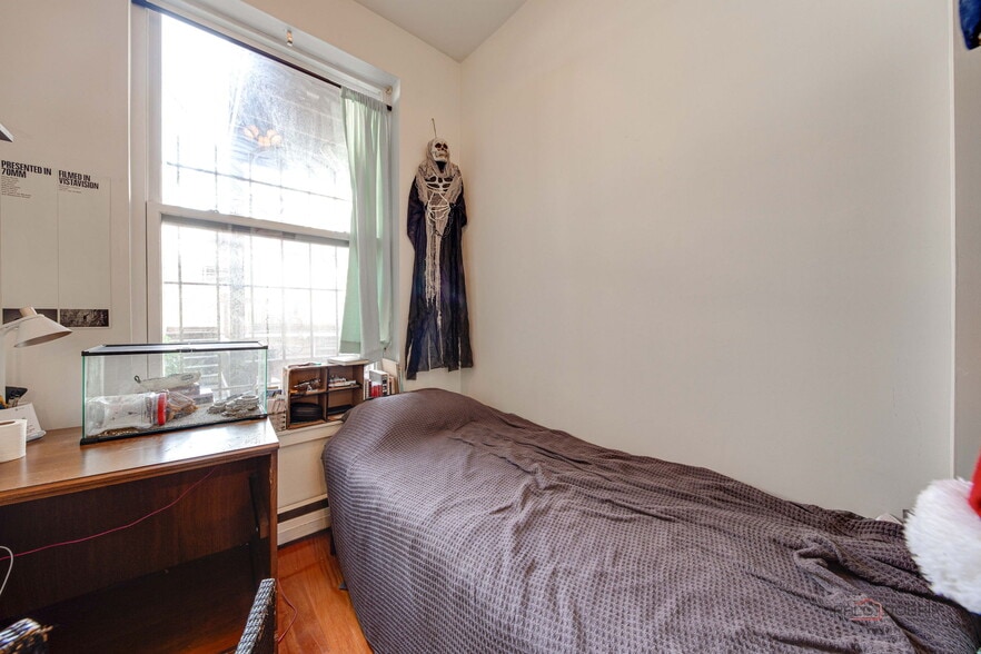 More Photos Of 902 W Newport Ave, Chicago Apartments For Sale