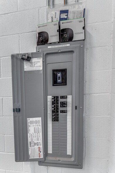 More Photos Of 4840 Memphis St, Dallas Warehouse For Sale