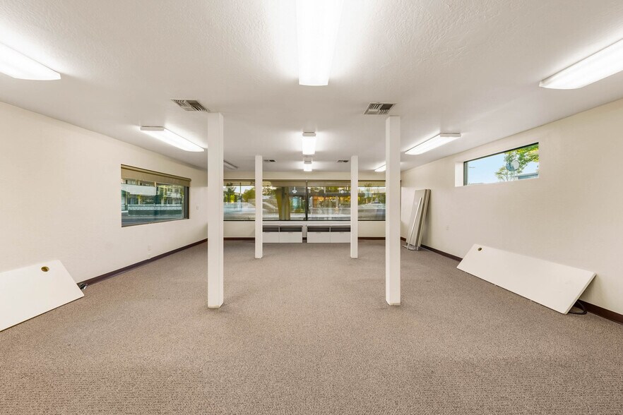 More Photos Of 735 SE 7th St, Grants Pass Office For Sale