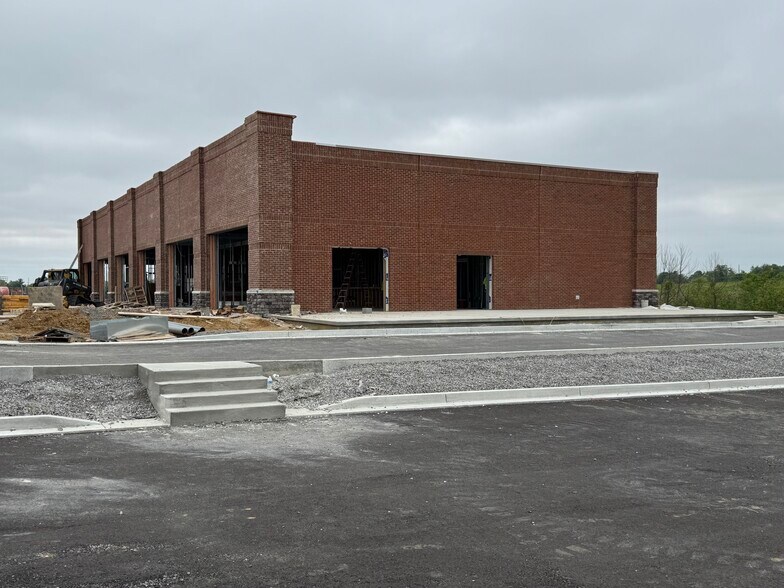 More Photos Of 420 Watson Way, Shelbyville Restaurant For Lease