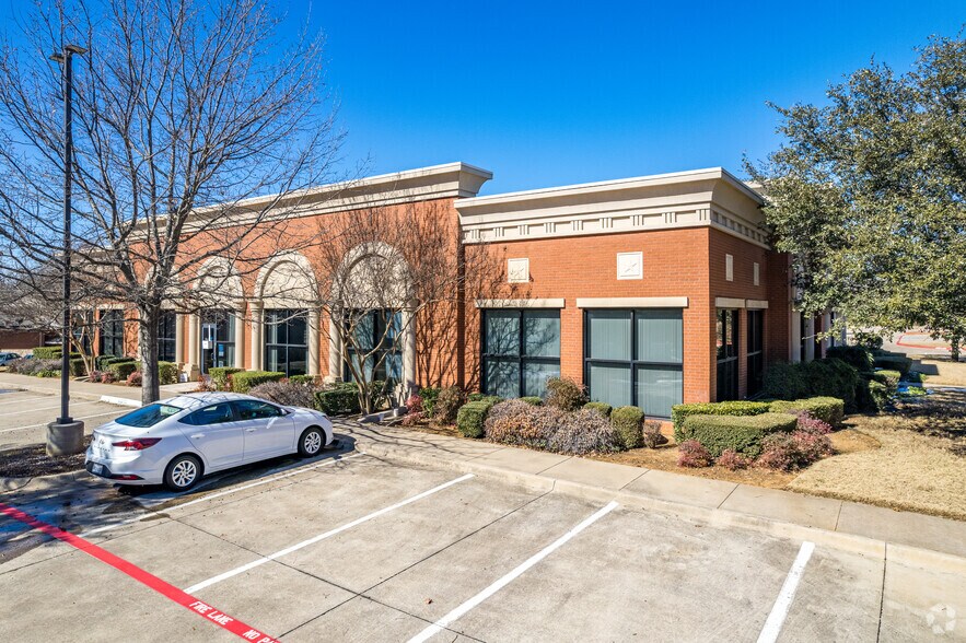 More Photos Of 2560 SW Grapevine Pky, Grapevine Office For Lease