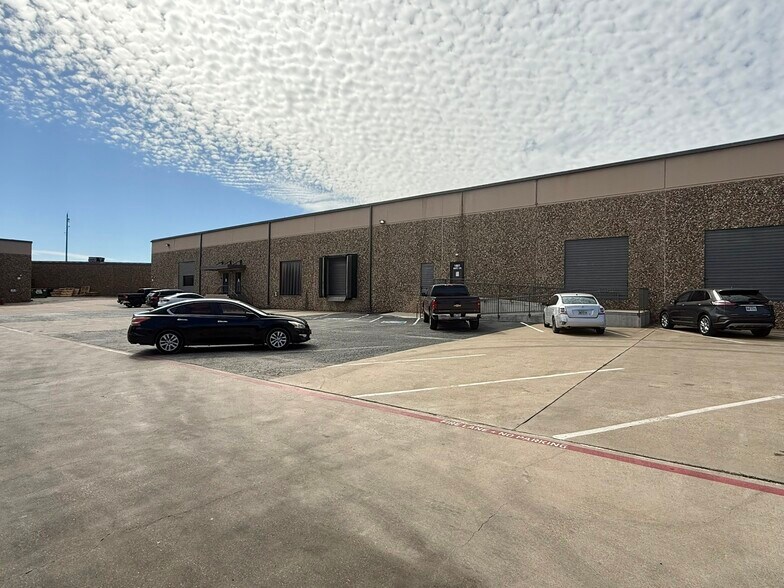 More Photos Of 1001 NE Loop 820, Fort Worth Distribution For Lease