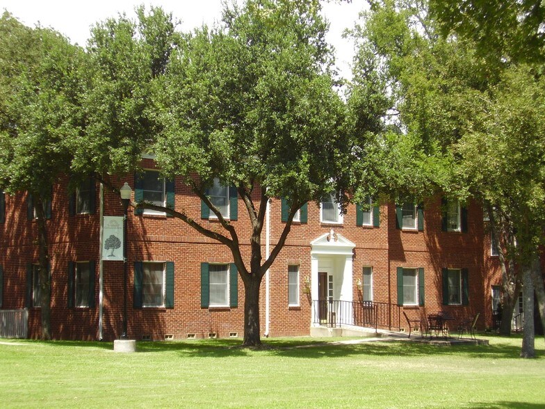 More Photos Of 2017 E Lamar Blvd, Arlington Medical For Lease