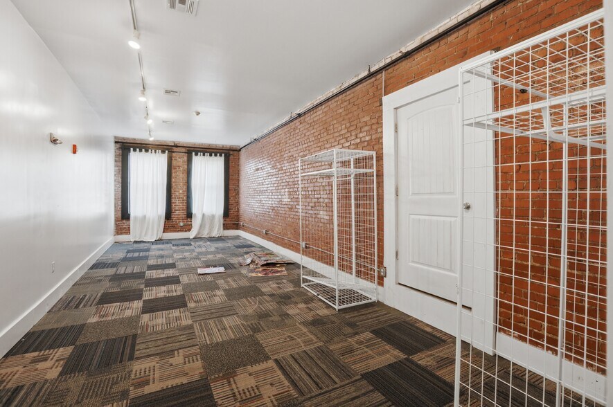 More Photos Of 122 E Randolph Ave, Enid Storefront Retail Residential For Sale