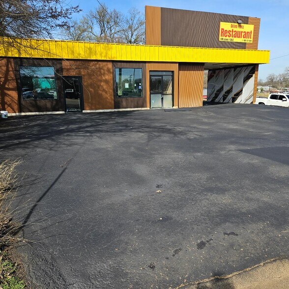 More Photos Of 1116 Gentry Pkwy, Tyler Freestanding For Lease