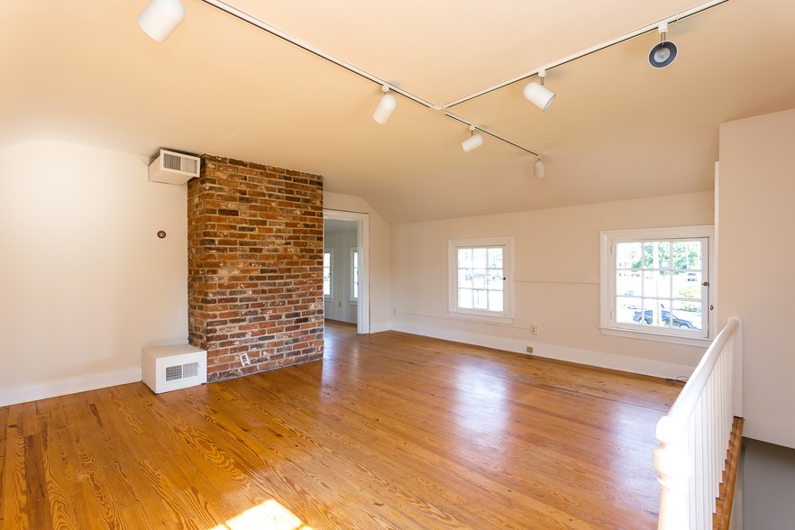More Photos Of 2800 Princess Anne St, Fredericksburg Loft Creative Space For Sale