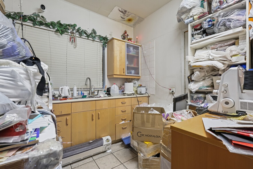 More Photos Of 620 Marsh Rd NE, Calgary General Retail For Lease